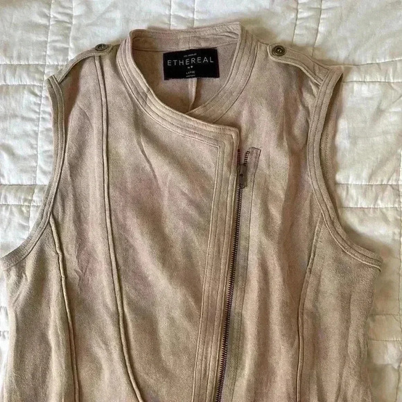 Ethereal Los Angeles beige faux suede zip up vest Large - Picture 2 of 4